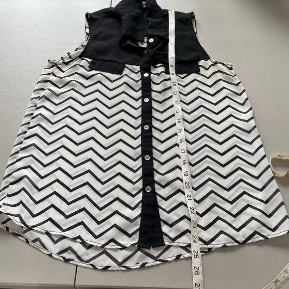 Sans Souci Sleeveless Tank Blouse Black White‎ Geometric Pattern ZigZag S Button - Picture 10 of 10